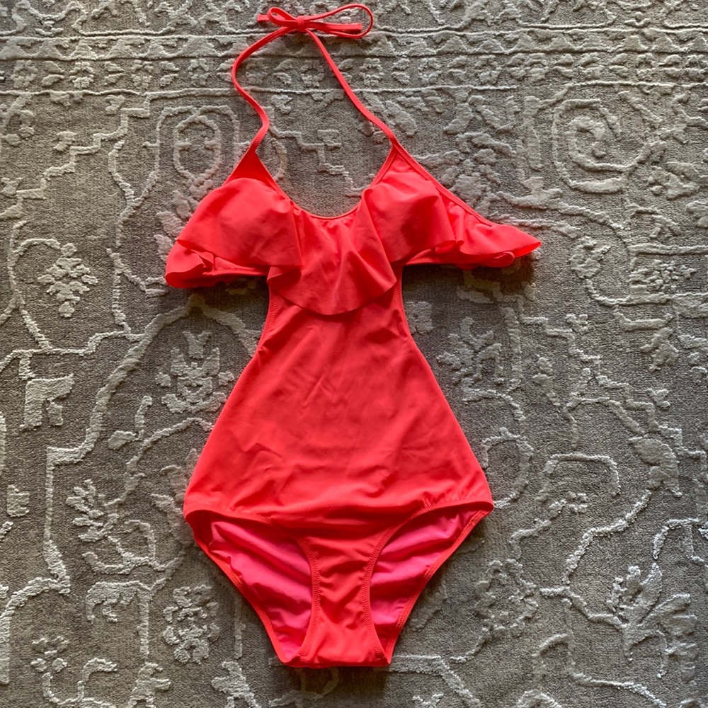 NWOT Victoria’s Secret Cut Out One Piece Swimsuit